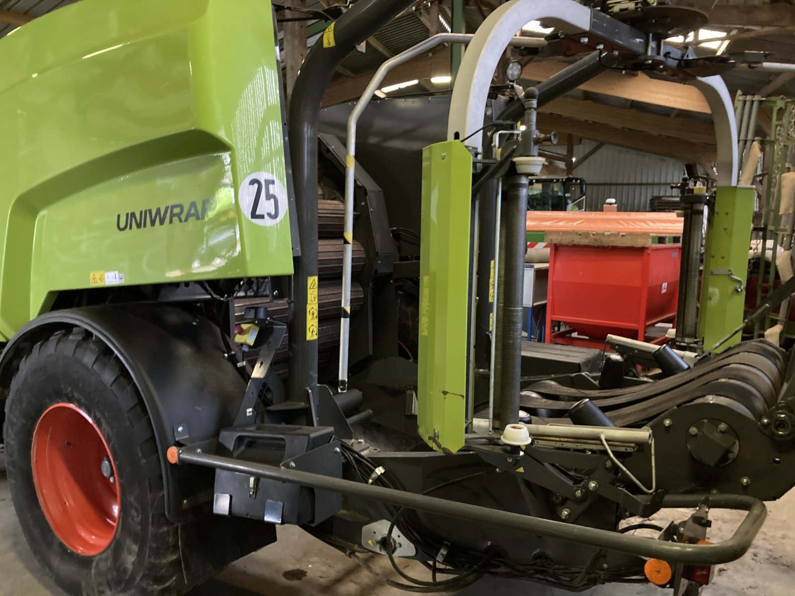 Großpackenpresse от тип CLAAS PRESSE UNIWRAP 455 ROLLANT, Gebrauchtmaschine в ST CLEMENT DE LA PLACE (Снимка 9)