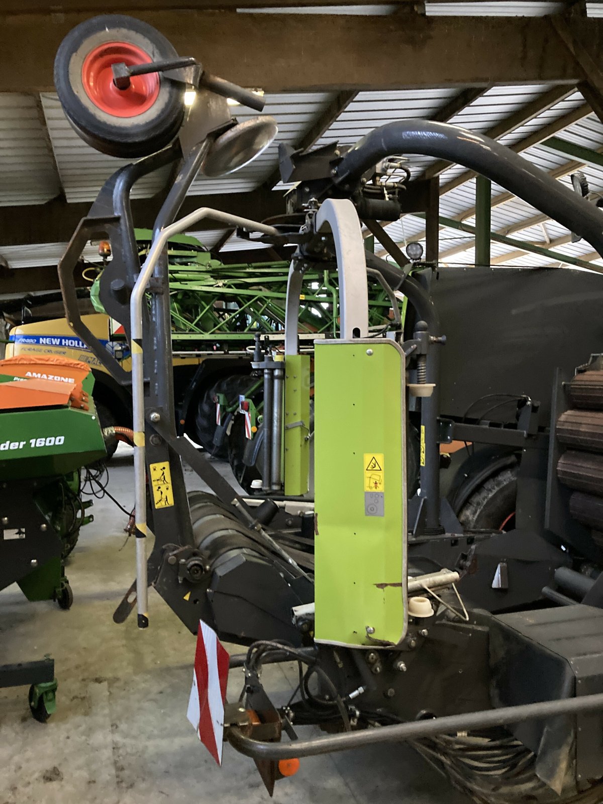 Großpackenpresse от тип CLAAS PRESSE UNIWRAP 455 ROLLANT, Gebrauchtmaschine в ST CLEMENT DE LA PLACE (Снимка 4)