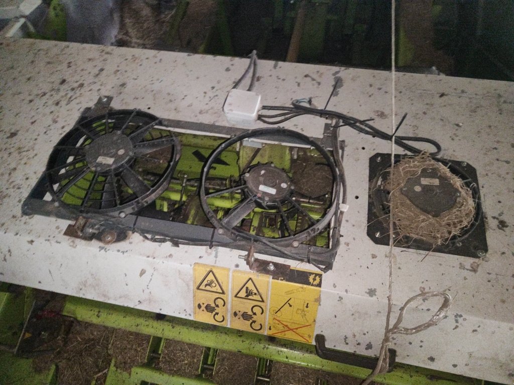 Großpackenpresse tip CLAAS QUADRANT 2200, Gebrauchtmaschine in Eton (Poză 9)