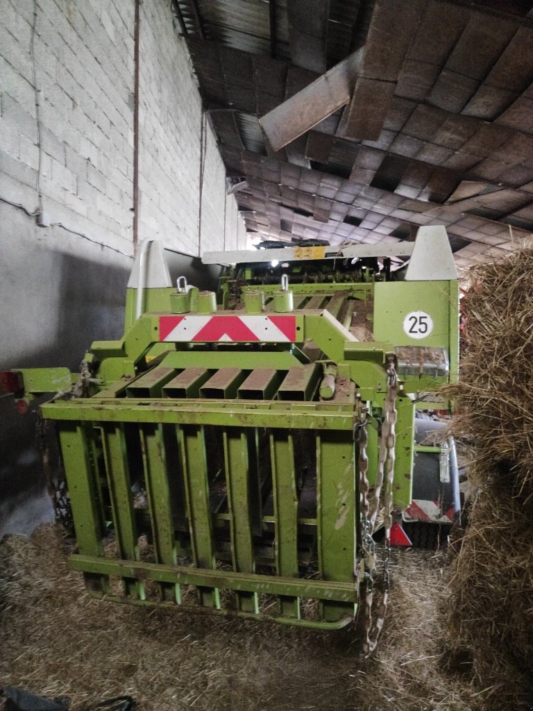 Großpackenpresse типа CLAAS QUADRANT 2200, Gebrauchtmaschine в Eton (Фотография 7)