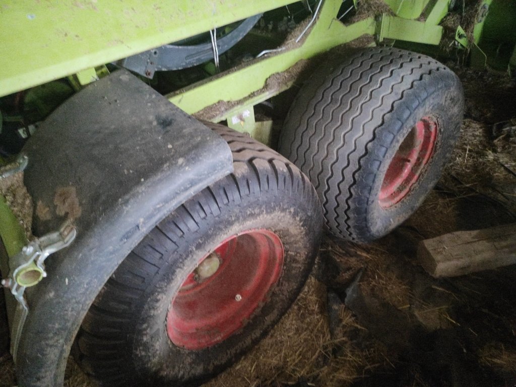 Großpackenpresse tip CLAAS QUADRANT 2200, Gebrauchtmaschine in Eton (Poză 3)