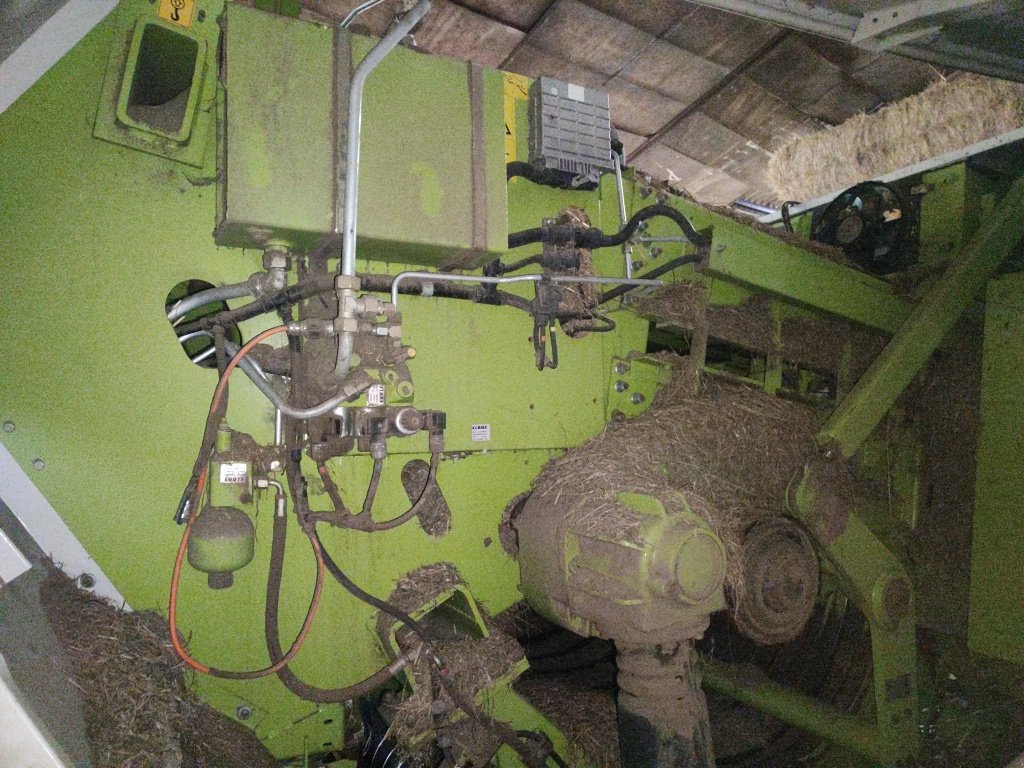 Großpackenpresse типа CLAAS QUADRANT 2200, Gebrauchtmaschine в Eton (Фотография 11)