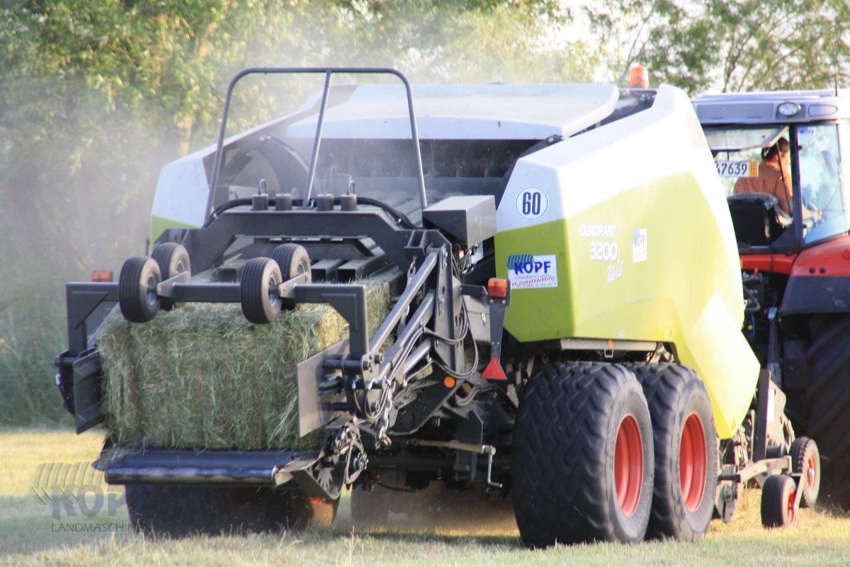 Großpackenpresse Türe ait CLAAS Quadrant 3200 RC mit Häcksler und Ballenstapler, Gebrauchtmaschine içinde Schutterzell (resim 1)