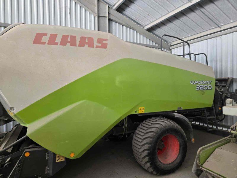 Großpackenpresse Türe ait CLAAS QUADRANT 3200 RF 744/, Gebrauchtmaschine içinde ORLEIX