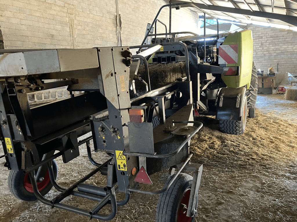 Großpackenpresse typu CLAAS QUADRANT 4000 TRADITION, Gebrauchtmaschine v SAINT ANDIOL (Obrázek 3)