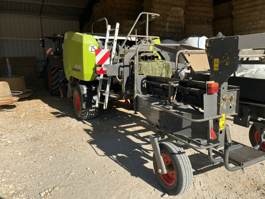 Großpackenpresse типа CLAAS QUADRANT 4000 TRADITION, Gebrauchtmaschine в SAINT ANDIOL (Фотография 4)