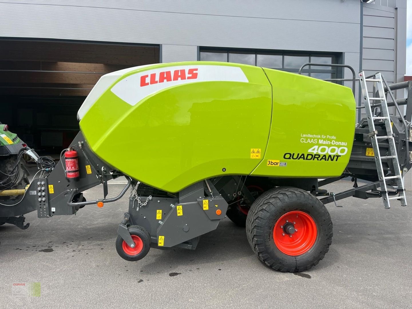 Großpackenpresse des Typs CLAAS Quadrant 4000, Gebrauchtmaschine in Werneck (Bild 1)