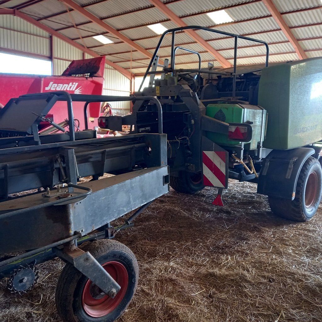 Großpackenpresse типа CLAAS QUADRANT 4000, Gebrauchtmaschine в Calmont (Фотография 3)