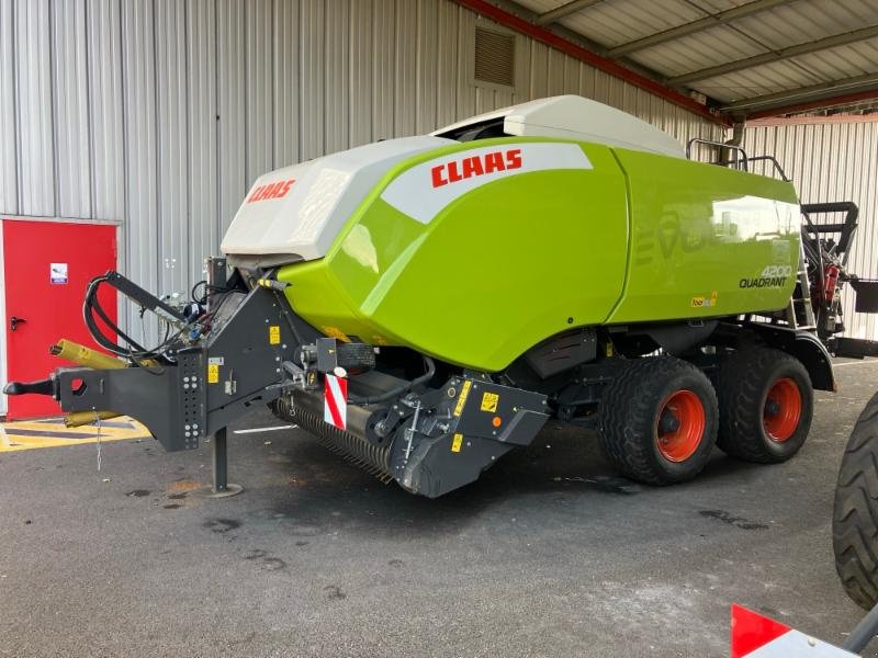 Großpackenpresse типа CLAAS QUADRANT 4200 RF T+ST, Gebrauchtmaschine в CONNANTRE (Фотография 1)