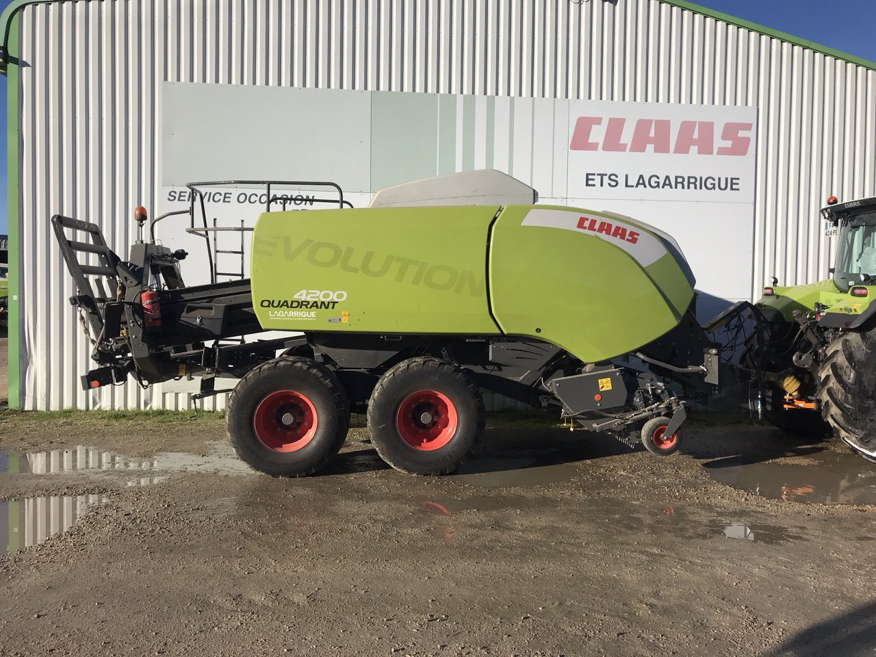 Großpackenpresse van het type CLAAS QUADRANT 4200 RF ÉVOLUTION, Gebrauchtmaschine in MORLHON LE HAUT (Foto 2)