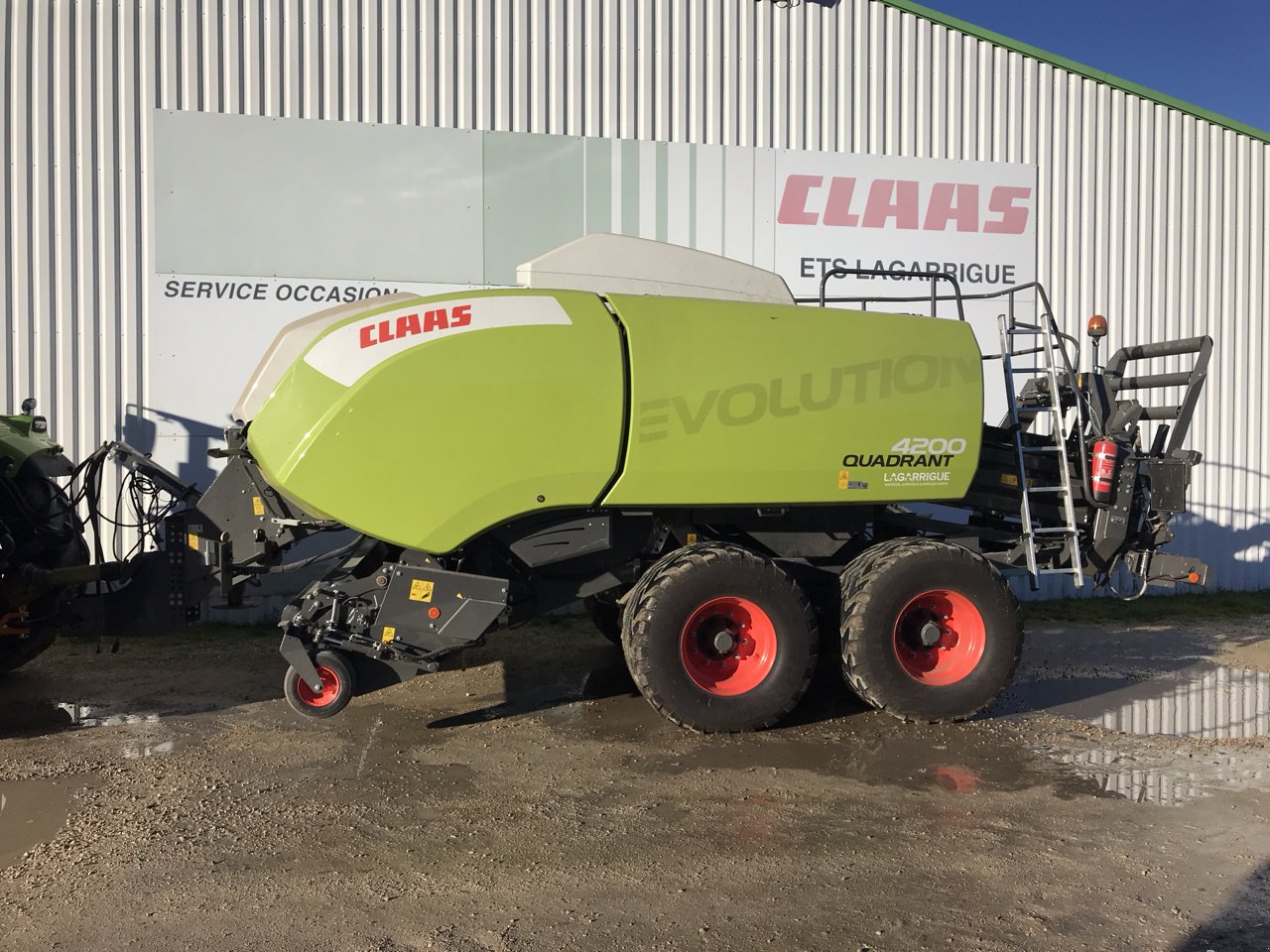 Großpackenpresse van het type CLAAS QUADRANT 4200 RF ÉVOLUTION, Gebrauchtmaschine in MORLHON LE HAUT (Foto 1)
