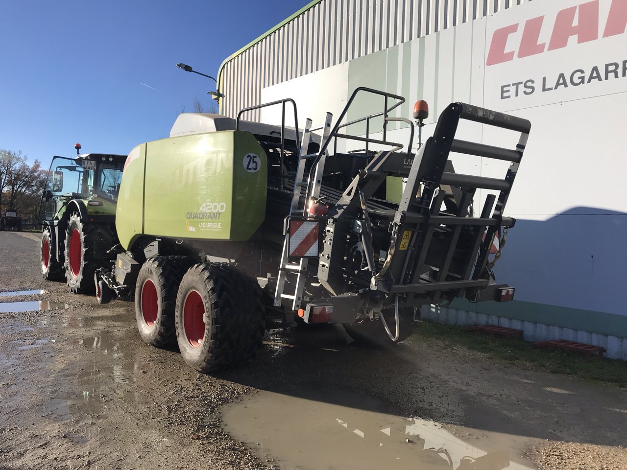Großpackenpresse van het type CLAAS QUADRANT 4200 RF ÉVOLUTION, Gebrauchtmaschine in MORLHON LE HAUT (Foto 5)