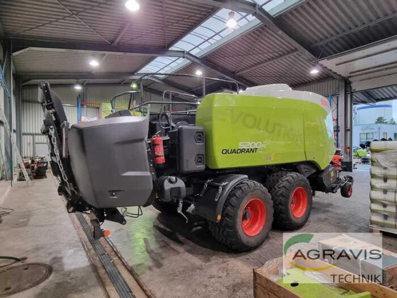 Großpackenpresse of the type CLAAS QUADRANT 5200 EVOLUTION FC TANDEM, Neumaschine in Lage (Picture 7)
