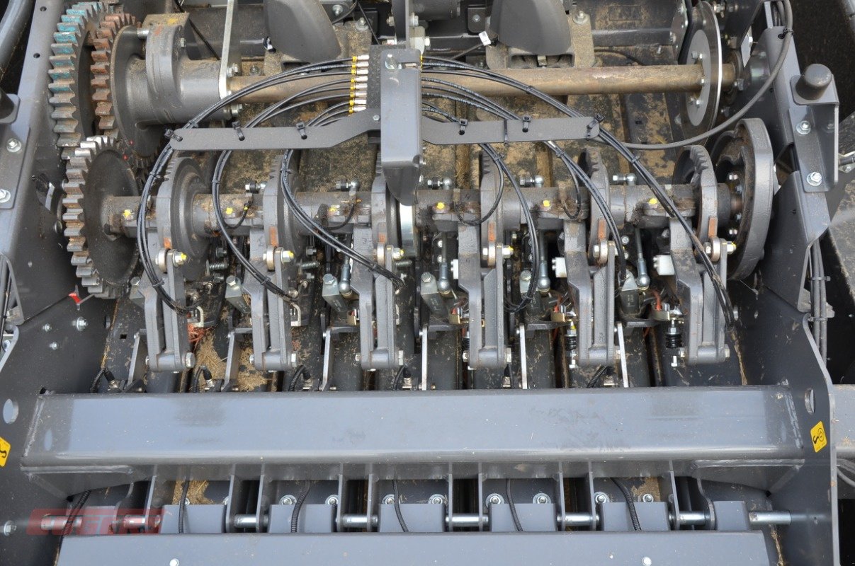 Großpackenpresse of the type CLAAS QUADRANT 5300 EVOLUTION FC + Vorbauhäcksler, Gebrauchtmaschine in Suhlendorf (Picture 18)