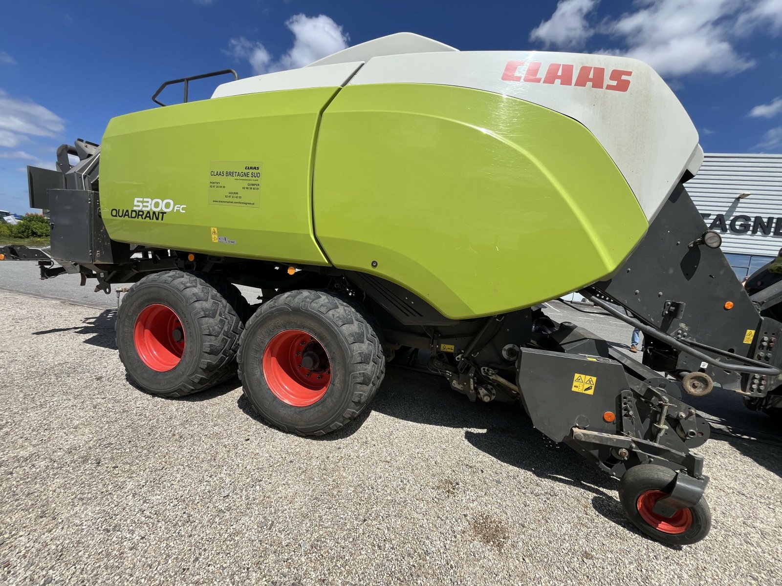Großpackenpresse типа CLAAS QUADRANT 5300 FC T TRADITION, Gebrauchtmaschine в PONTIVY (Фотография 1)