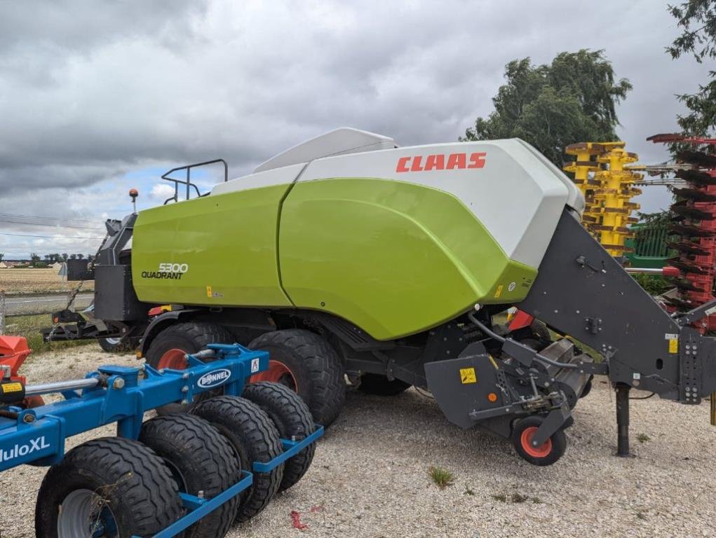 Großpackenpresse a típus CLAAS QUADRANT 5300, Gebrauchtmaschine ekkor: FRESNAY LE COMTE (Kép 1)