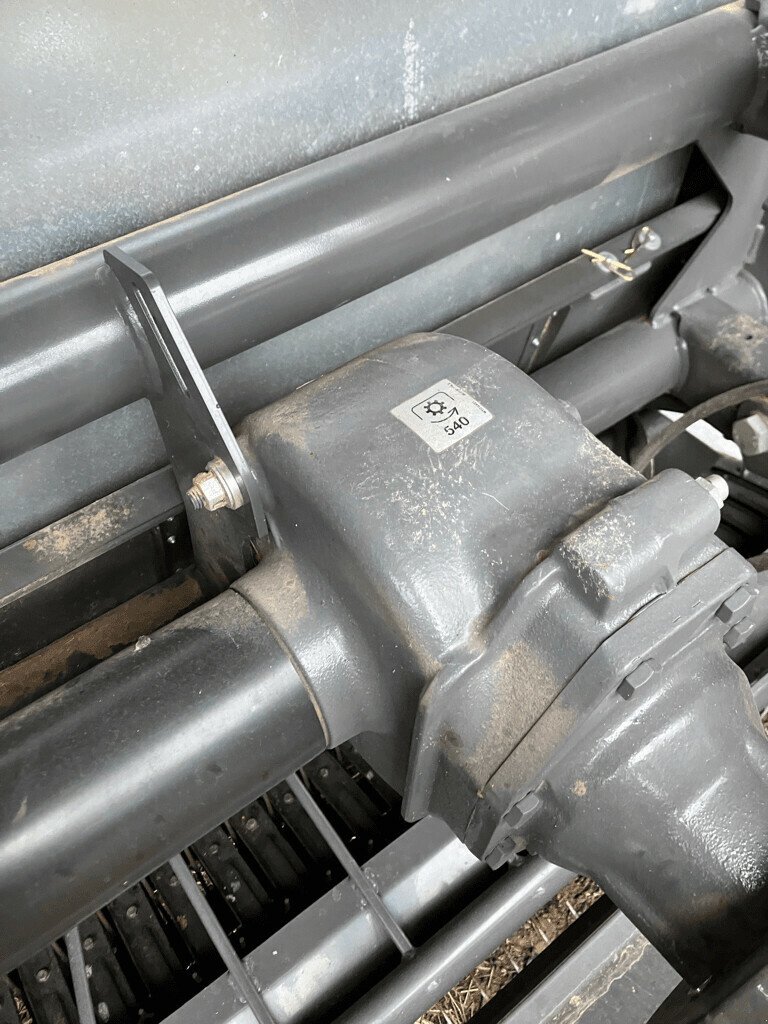 Großpackenpresse des Typs CLAAS VARIANT 460 RF, Gebrauchtmaschine in Hauteroche (Bild 9)