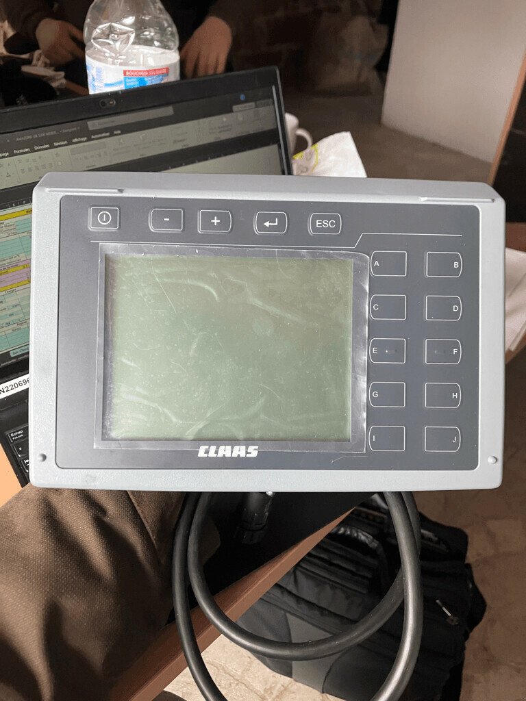 Großpackenpresse des Typs CLAAS VARIANT 460 RF, Gebrauchtmaschine in Hauteroche (Bild 5)