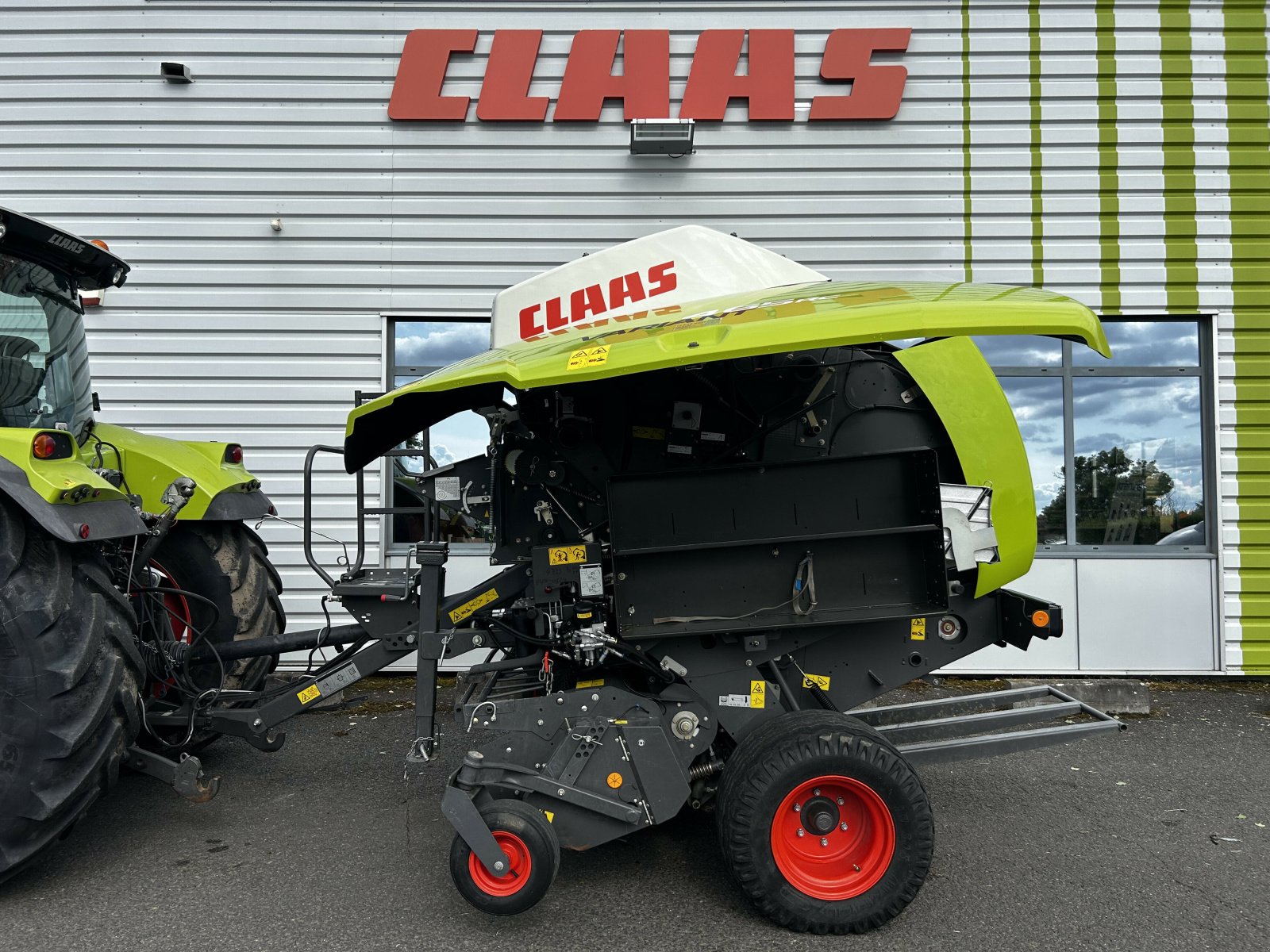 Großpackenpresse of the type CLAAS VARIANT 465 RC PRO, Gebrauchtmaschine in Gannat (Picture 9)