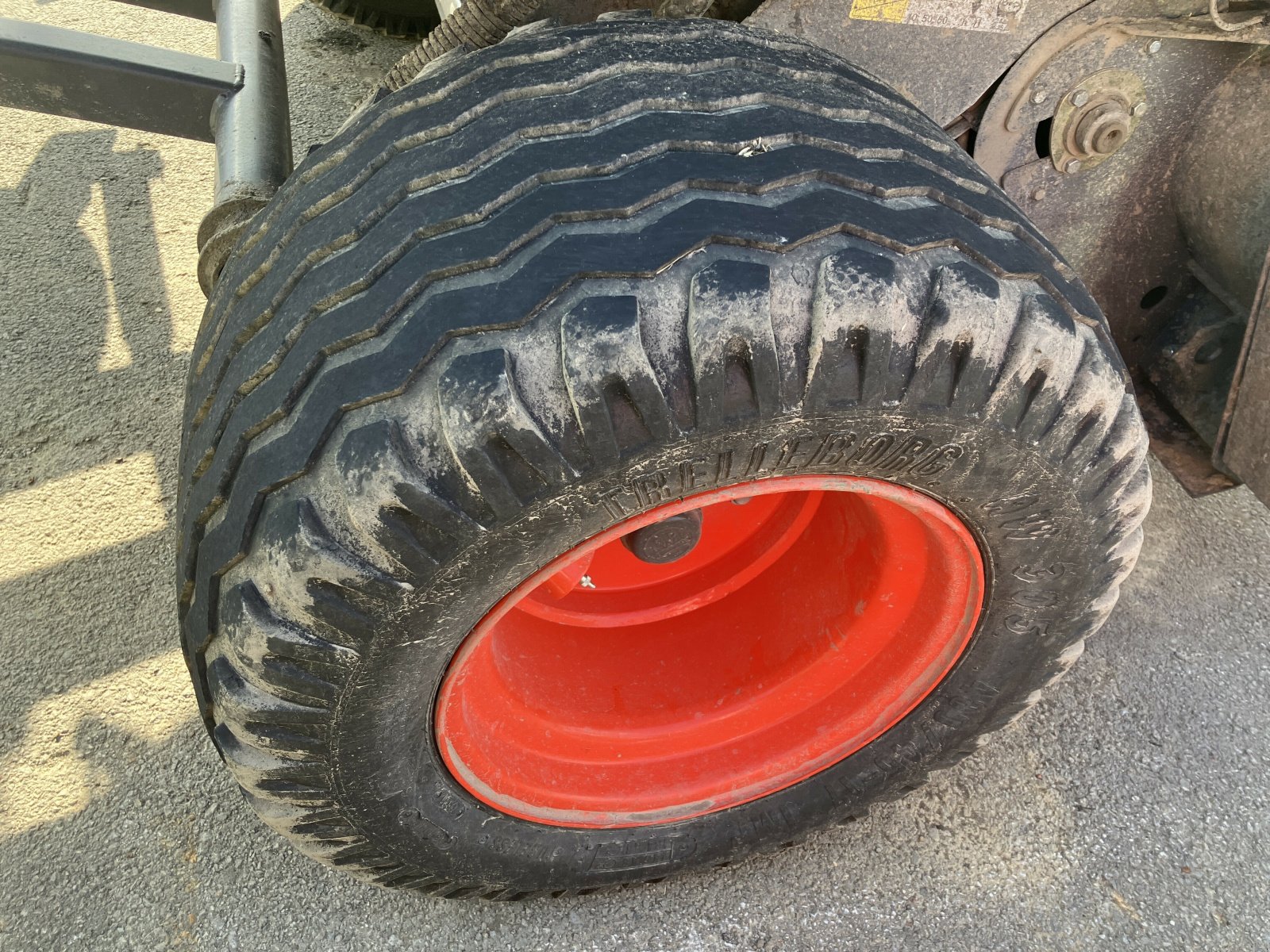 Großpackenpresse of the type CLAAS VARIANT 480 RF, Gebrauchtmaschine in BLENDECQUES (Picture 4)