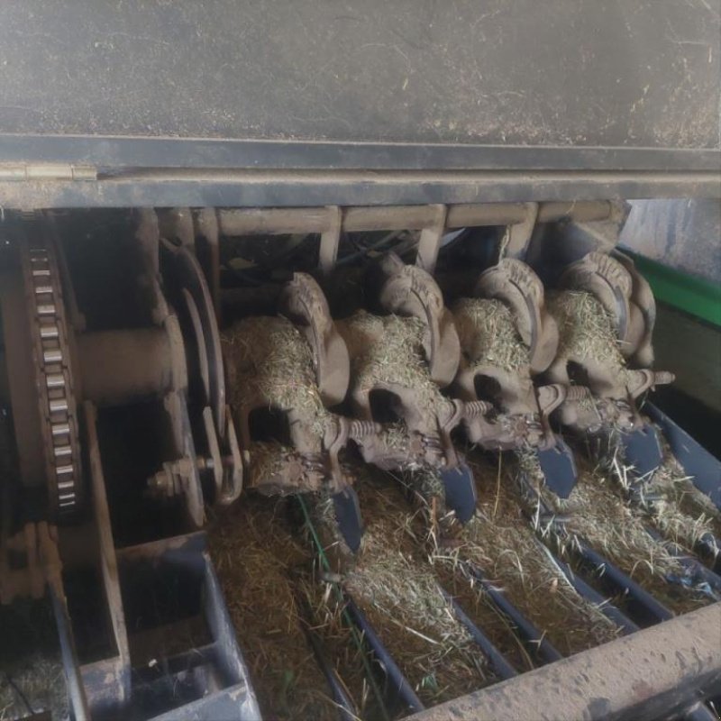 Großpackenpresse of the type Deutz-Fahr FARMER 80-60, Gebrauchtmaschine in AUMONT AUBRAC (Picture 4)