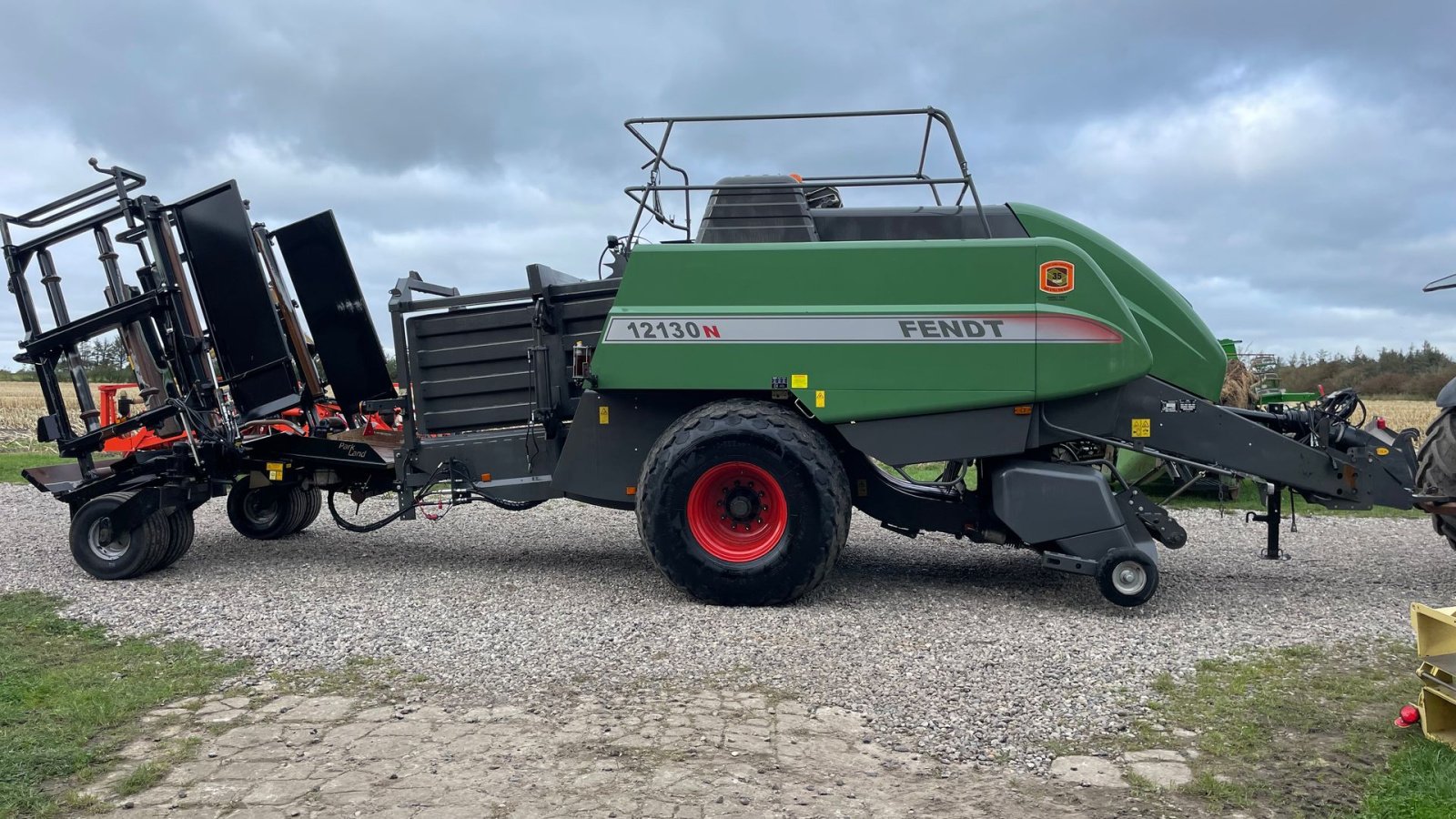 Großpackenpresse des Typs Fendt 12130N Bigballepresser 12130N inkl Parkland 5 ballet Ballevogn, Gebrauchtmaschine in Ribe (Bild 1)