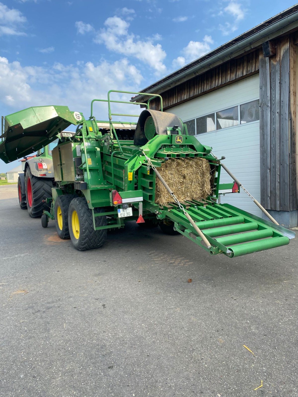 Großpackenpresse типа John Deere 1424 C, Gebrauchtmaschine в Engstingen (Фотография 2)