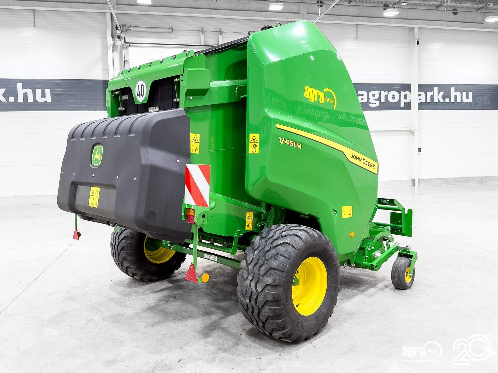 Großpackenpresse des Typs John Deere V451M, Gebrauchtmaschine in Csengele (Bild 3)