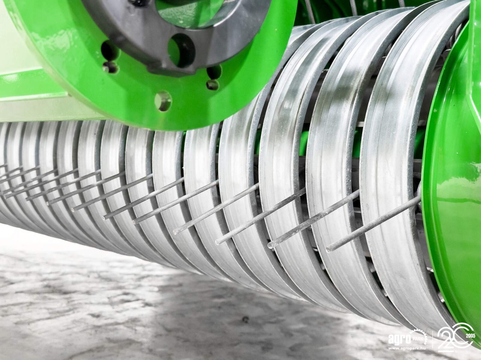 Großpackenpresse des Typs John Deere V451M, Gebrauchtmaschine in Csengele (Bild 21)