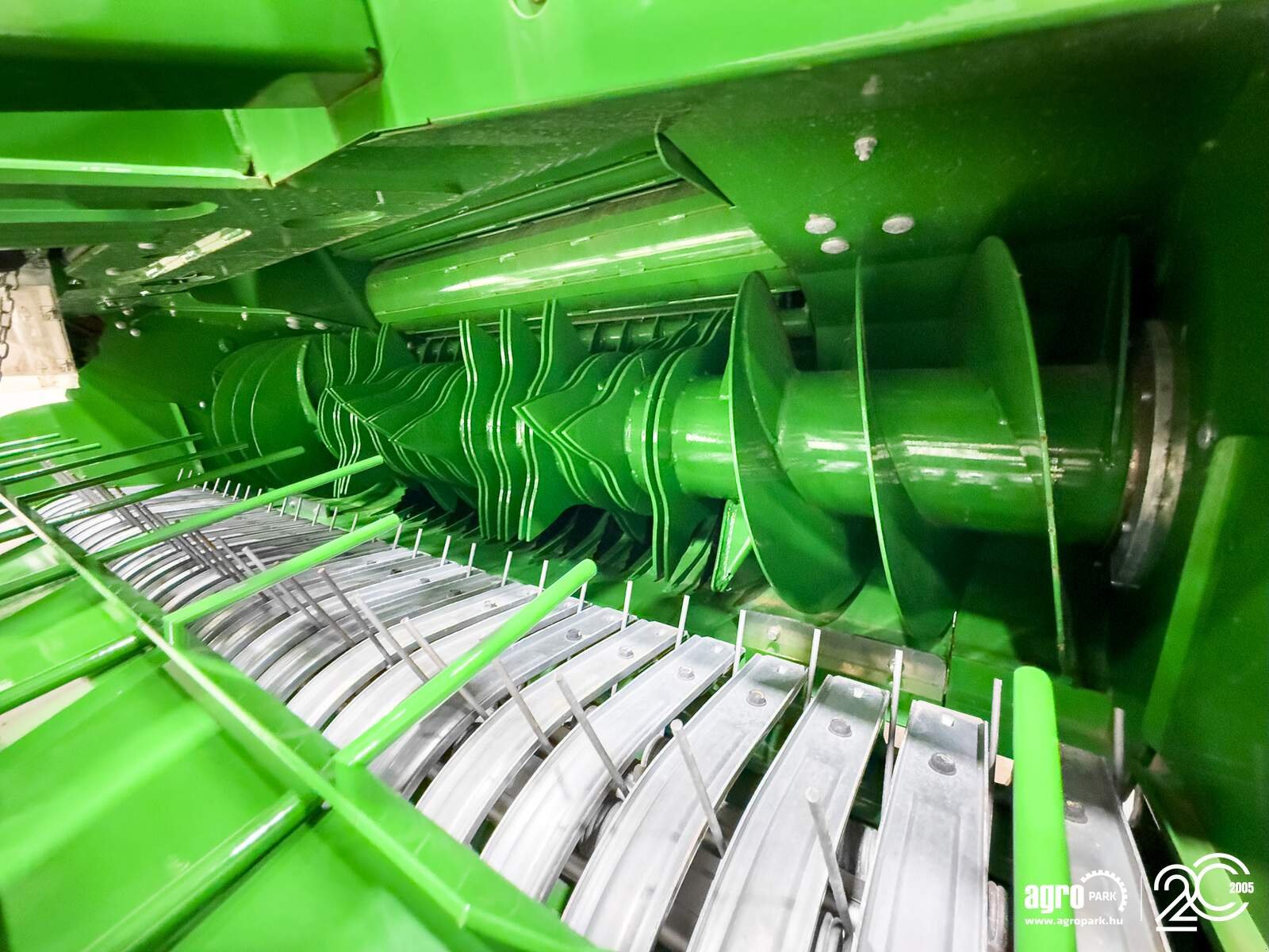 Großpackenpresse des Typs John Deere V451M, Gebrauchtmaschine in Csengele (Bild 24)