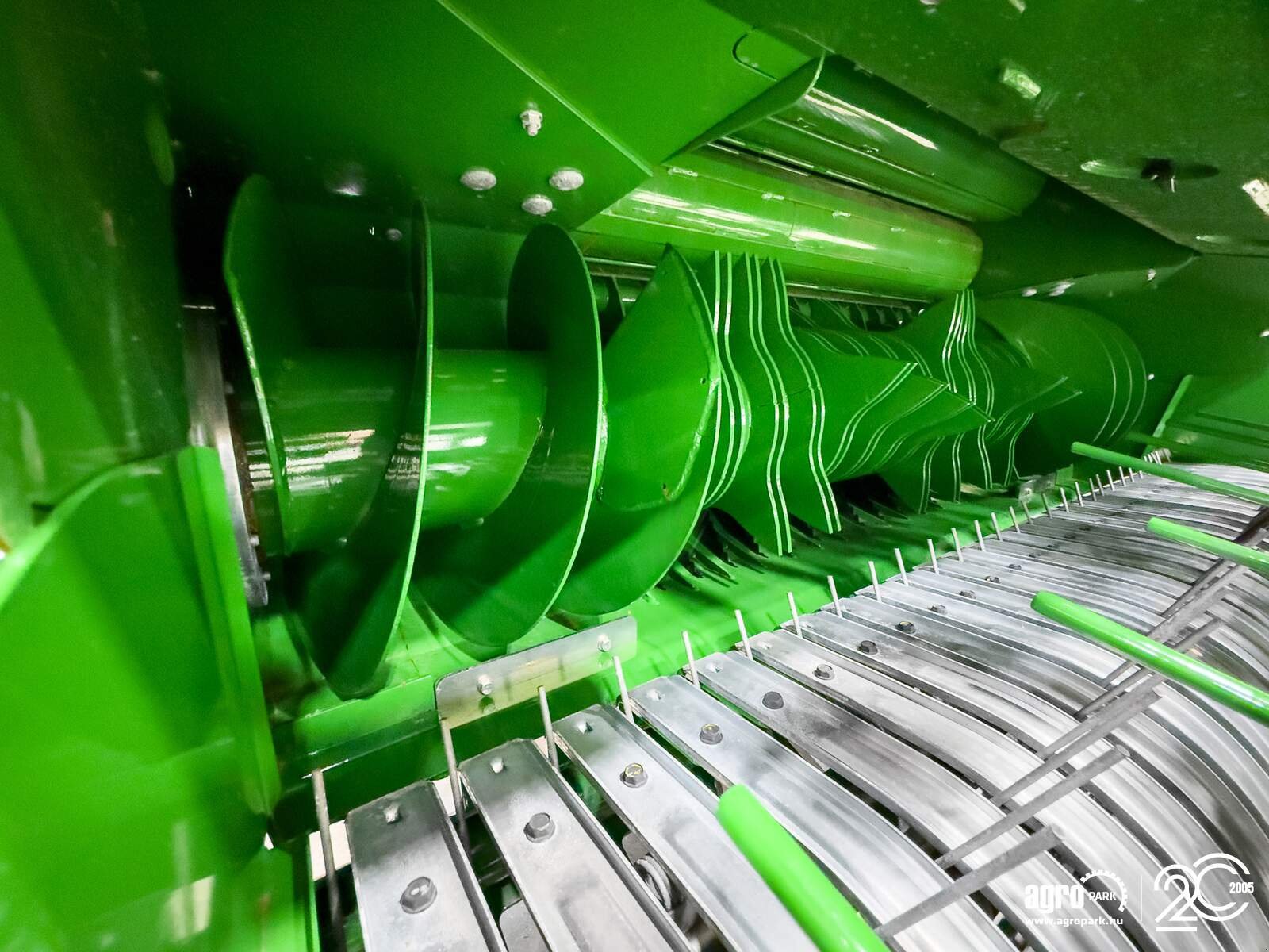 Großpackenpresse des Typs John Deere V451M, Gebrauchtmaschine in Csengele (Bild 26)