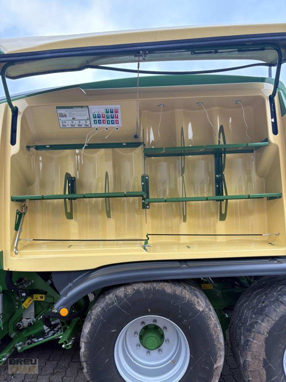 Großpackenpresse des Typs Krone Big Pack 1270 VC, Neumaschine in Cham (Bild 14)