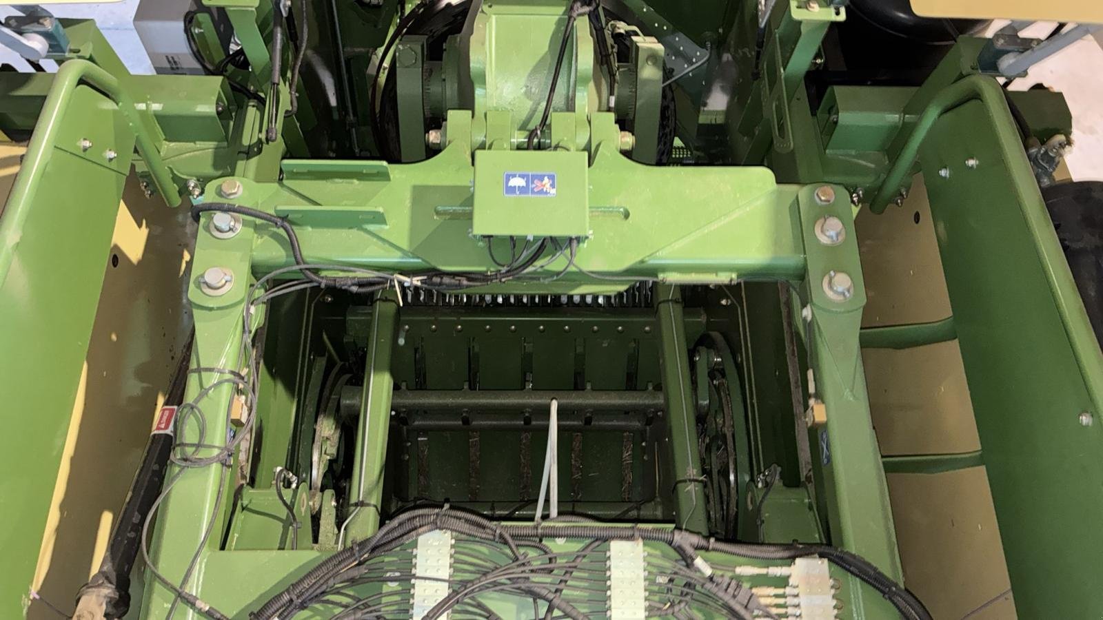 Großpackenpresse van het type Krone Big Pack 1270 XC, Gebrauchtmaschine in Möttingen (Foto 10)