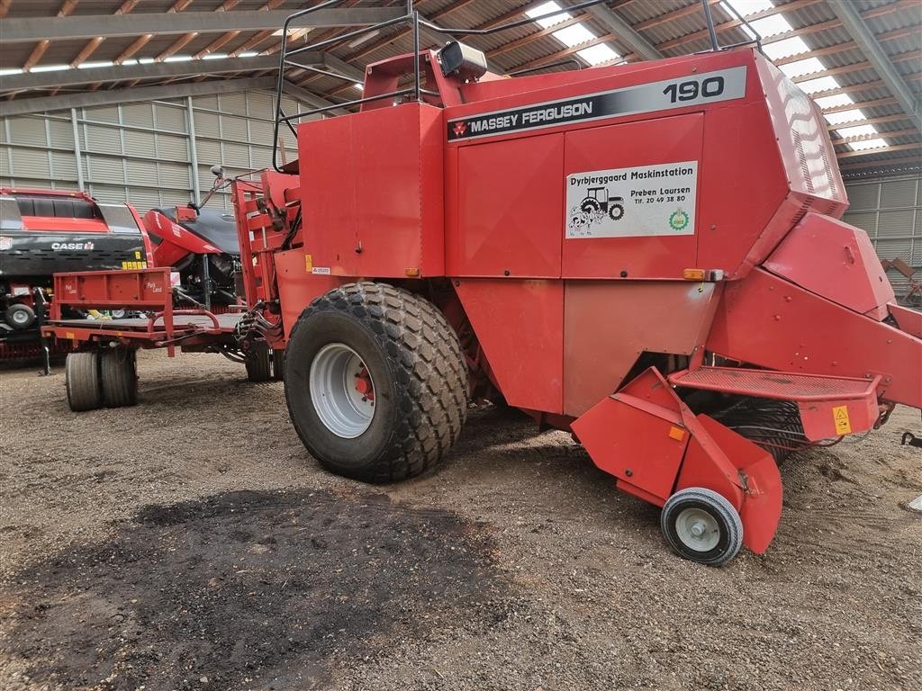 Großpackenpresse des Typs Massey Ferguson >190 bigpallepresser Parkland Ballevogn, Gebrauchtmaschine in Aulum (Bild 1)
