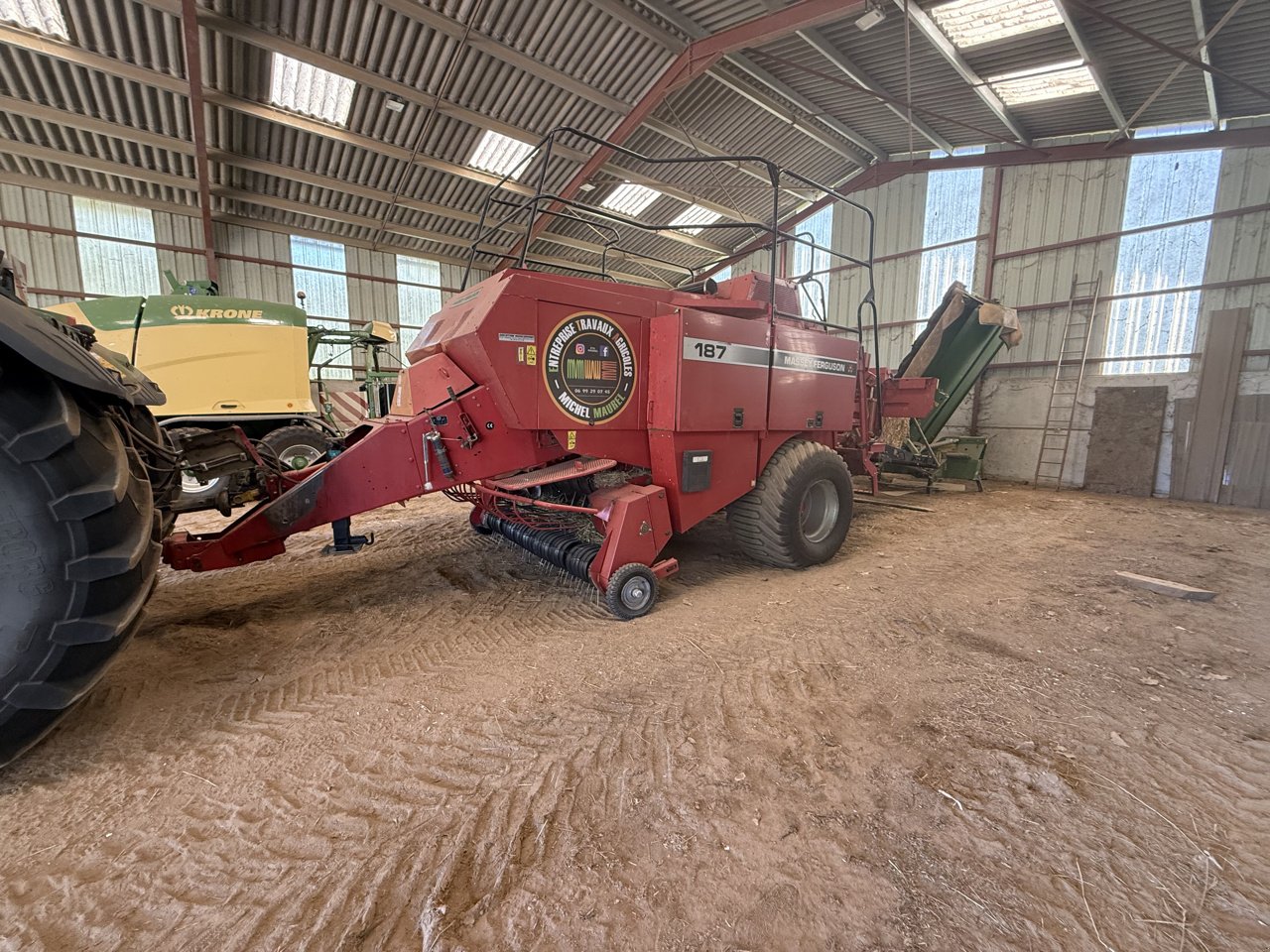 Großpackenpresse типа Massey Ferguson 187, Gebrauchtmaschine в Calmont (Фотография 1)