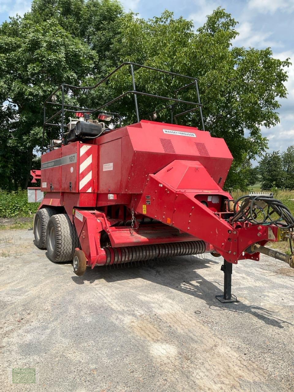Großpackenpresse typu Massey Ferguson 187DE, Gebrauchtmaschine v Leubsdorf (Obrázek 1)