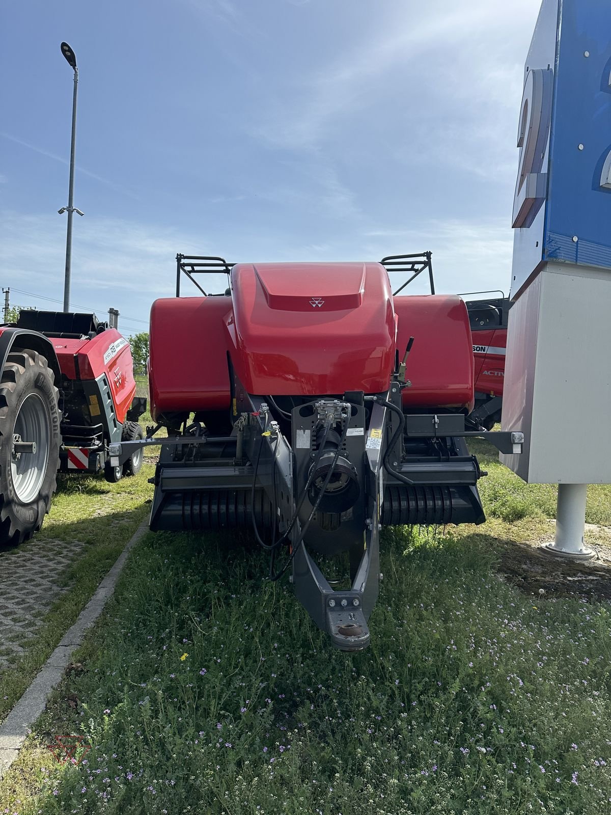 Großpackenpresse des Typs Massey Ferguson Quaderballenpresse Massey Ferguson 2270 XDTC, Neumaschine in Schwechat (Bild 2)