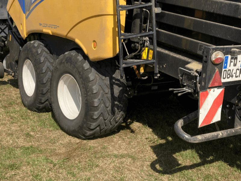 Großpackenpresse of the type New Holland 1290 PLUS CROPCUTTER, Gebrauchtmaschine in TREMEUR (Picture 1)