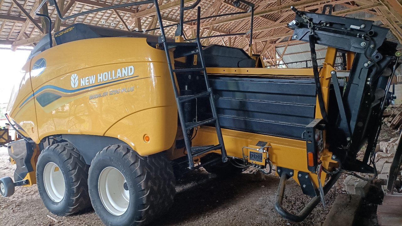 Großpackenpresse of the type New Holland 1290 Plus, Gebrauchtmaschine in NEUVILLE AUX BOIS (Picture 4)