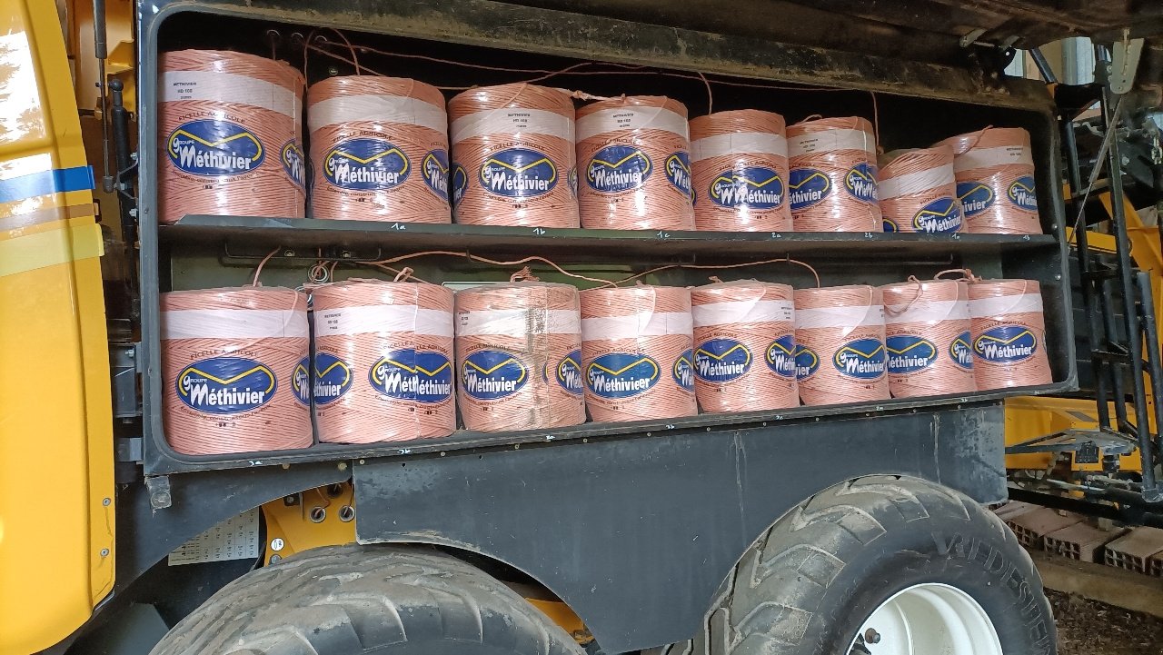 Großpackenpresse of the type New Holland 1290 Plus, Gebrauchtmaschine in NEUVILLE AUX BOIS (Picture 11)