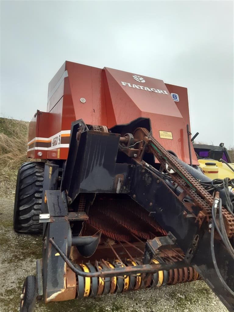 Großpackenpresse des Typs New Holland 4860 S med snitter  blæser ved binder, Gebrauchtmaschine in Kongerslev (Bild 2)