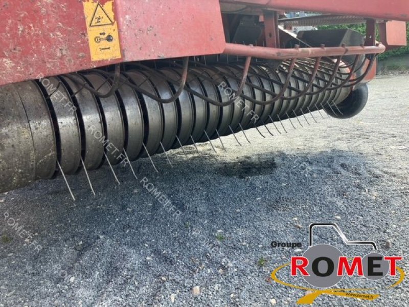 Großpackenpresse van het type New Holland 4900, Gebrauchtmaschine in Gennes sur glaize (Foto 3)