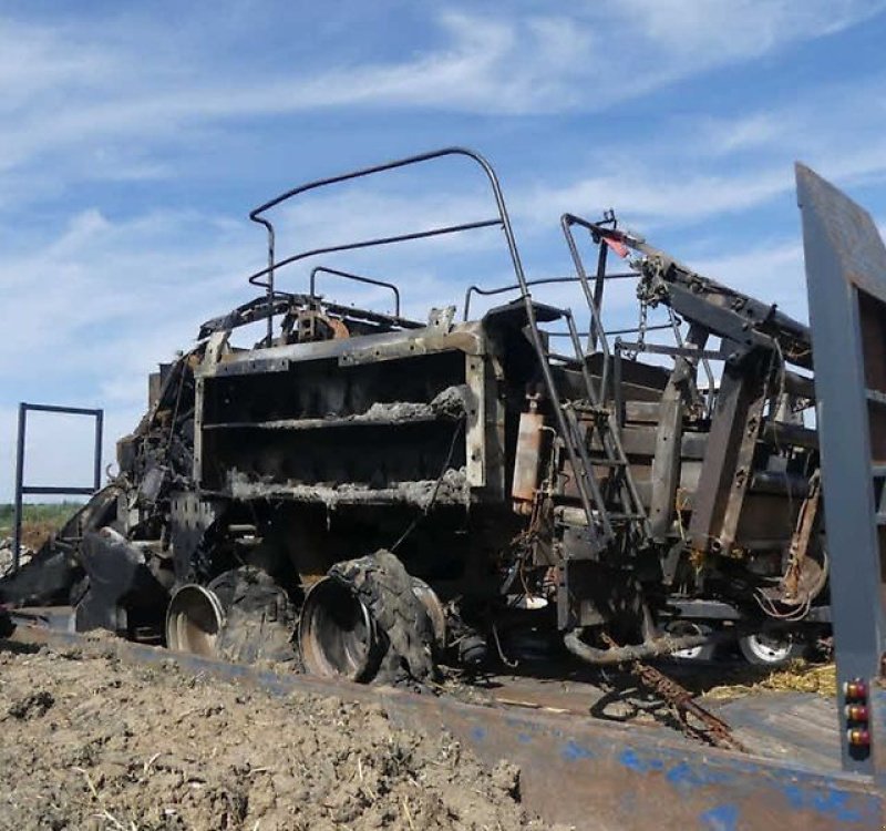 Großpackenpresse des Typs New Holland BB 1270 Brandschaden. Standort Nähe Münster, Gebrauchtmaschine in Honigsee (Bild 1)