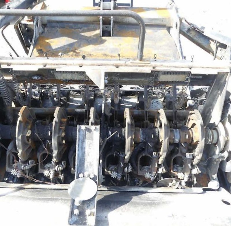 Großpackenpresse des Typs New Holland BB 1270 Brandschaden. Standort Nähe Münster, Gebrauchtmaschine in Honigsee (Bild 8)