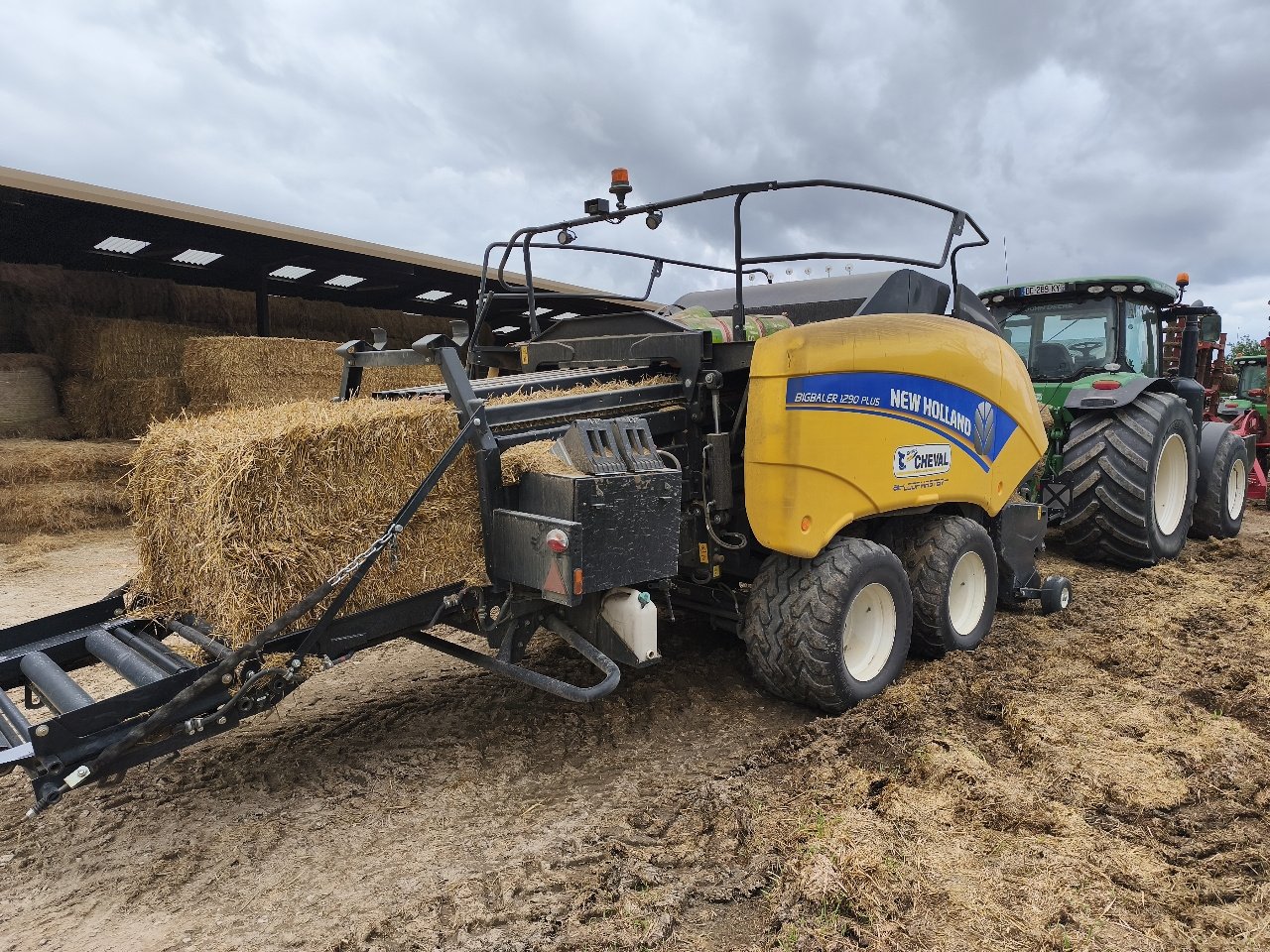 Großpackenpresse des Typs New Holland BB 1290 +, Gebrauchtmaschine in Lérouville (Bild 3)