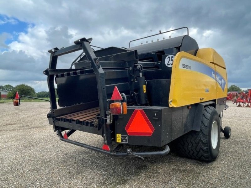 Großpackenpresse типа New Holland BB 9080 RY MIDI, Gebrauchtmaschine в Rødding (Фотография 4)