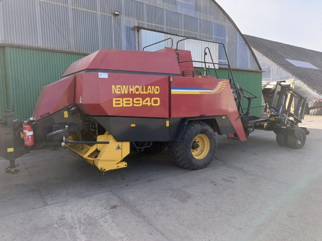 Großpackenpresse van het type New Holland BB 940 +/plus Parkland 425, Gebrauchtmaschine in Liebenwalde (Foto 1)