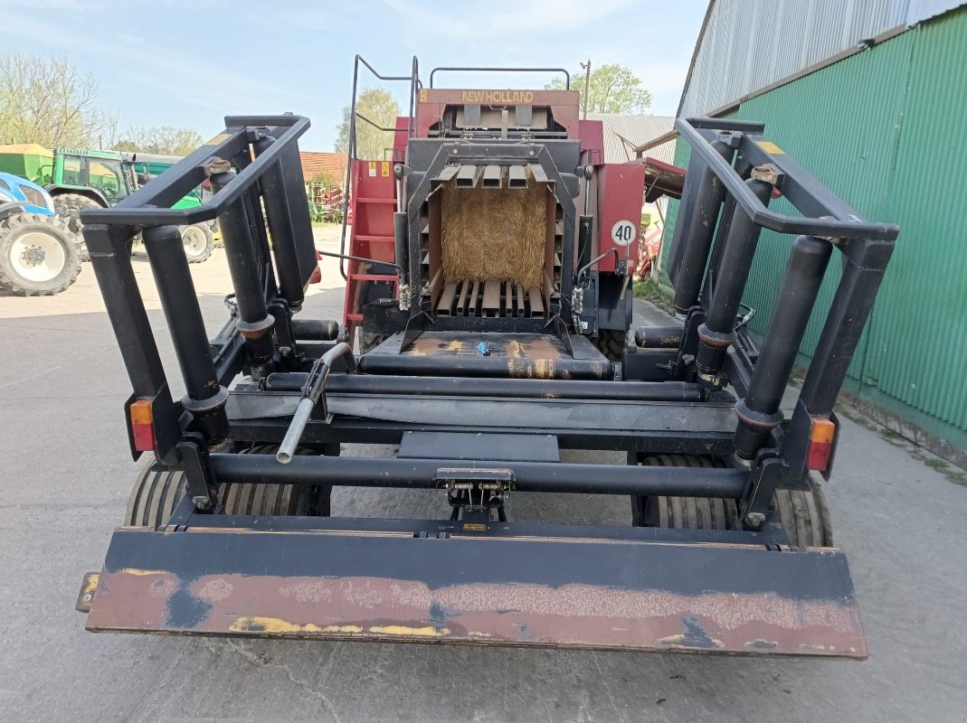 Großpackenpresse van het type New Holland BB 940 +/plus Parkland 425, Gebrauchtmaschine in Liebenwalde (Foto 7)