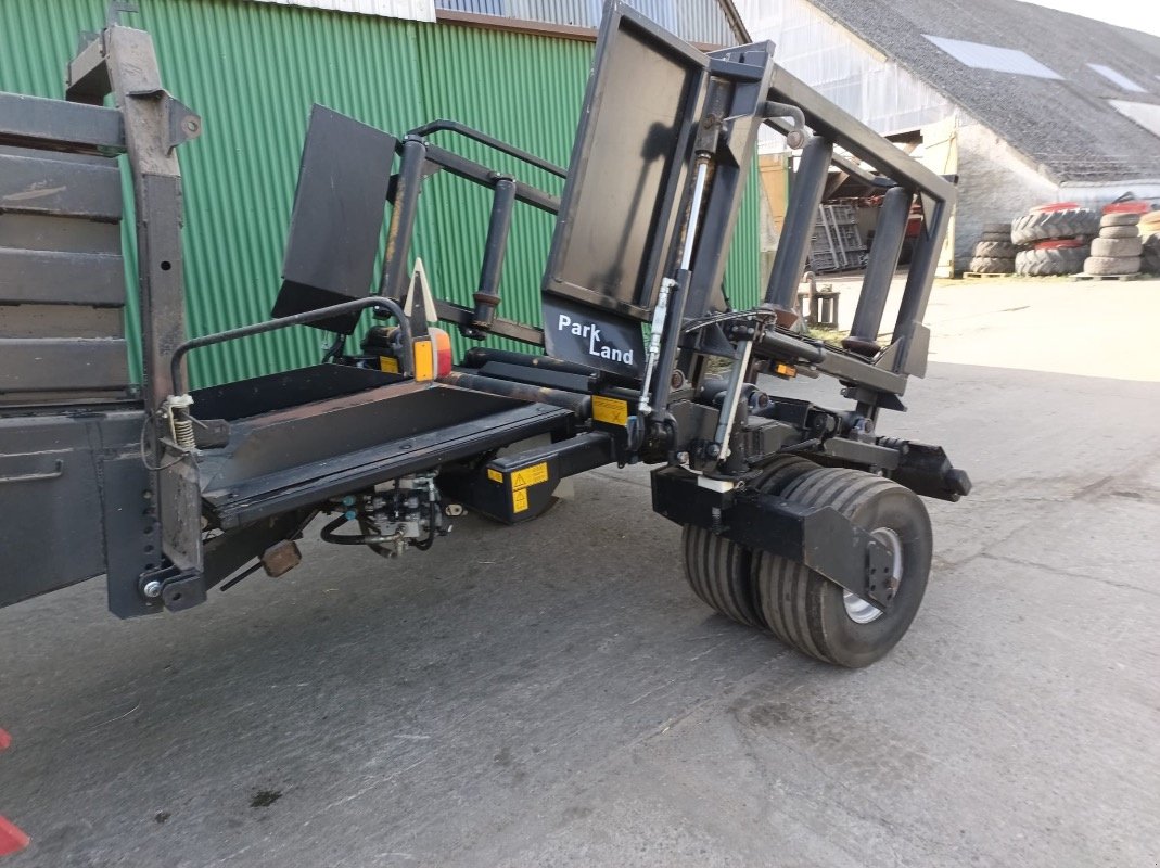 Großpackenpresse van het type New Holland BB 940 +/plus Parkland 425, Gebrauchtmaschine in Liebenwalde (Foto 25)