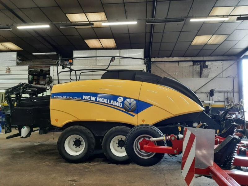 Großpackenpresse of the type New Holland BB1290PLUS, Gebrauchtmaschine in CHAUMONT (Picture 1)